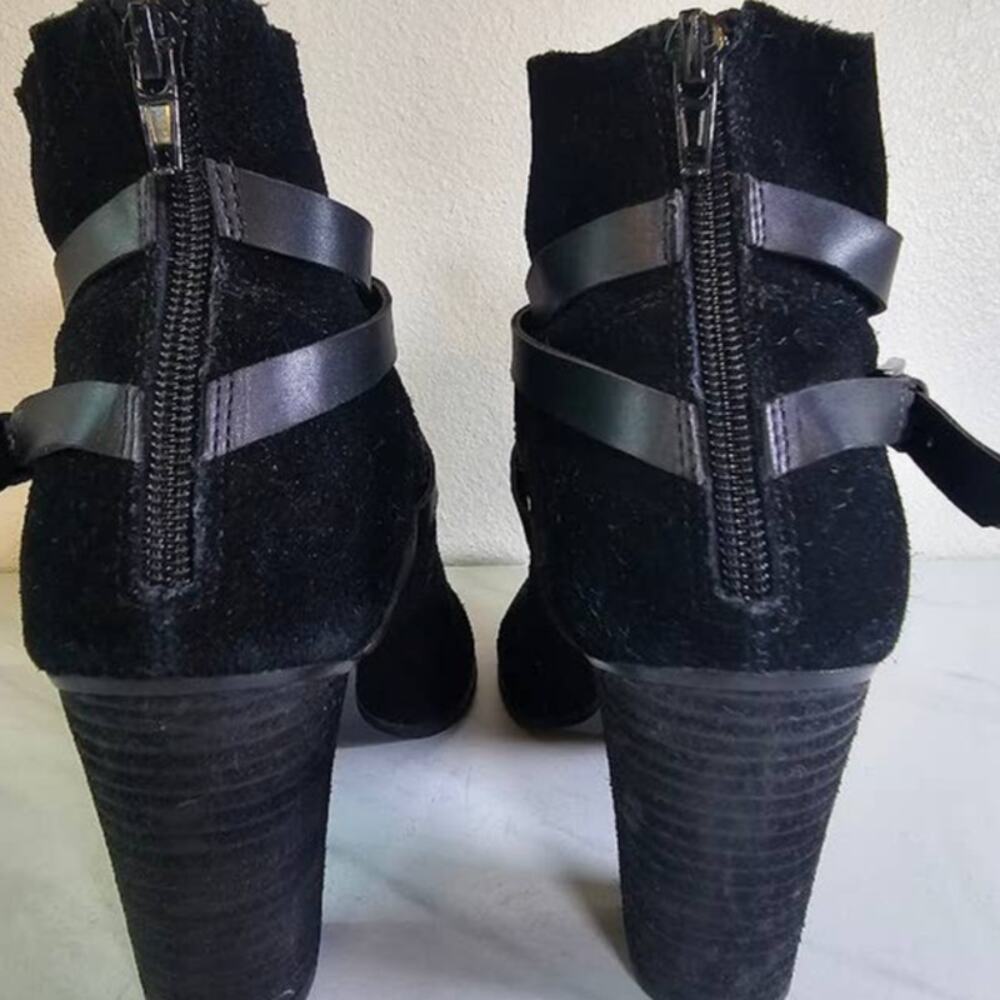 Carlos Black Leather Booties- Women's Size 8.5- Estimated Retail- $99 - Picture 2 of 7